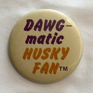Vintage WA UW DAWG Magic Husky Metal Pin ~2 in.